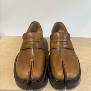 Maison Martin Margiela Women's Split-Toe Tabi Loafers in Brown Leather